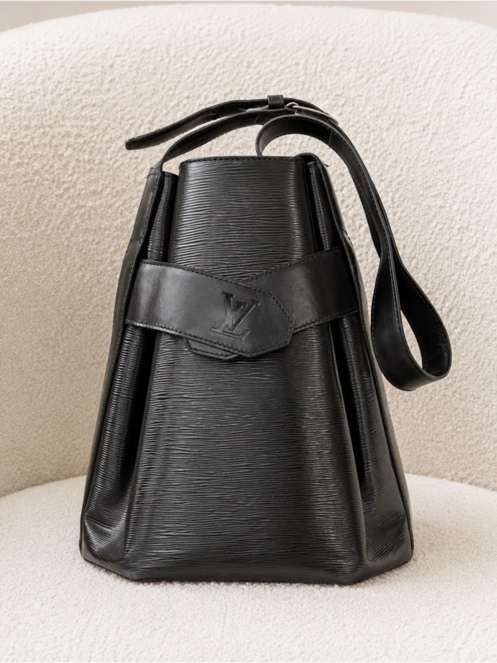 Louis Vuitton Sac D'Epaule Logo Black Epi Leather Shoulder Bucket Hobo Tote Bag